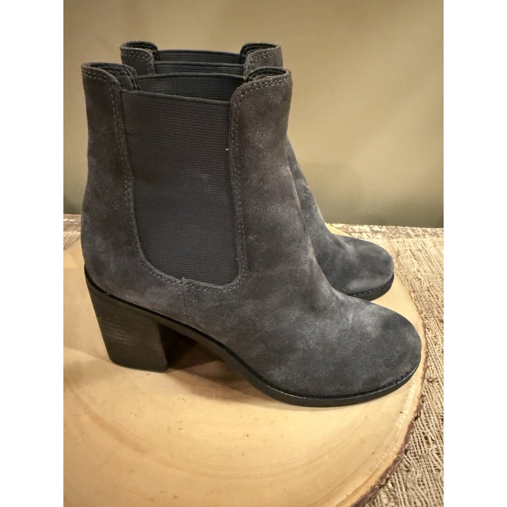 Dolce Vita Chelsea Chunky Lug Boots Pull On Ankle Grey Suede By Size 6